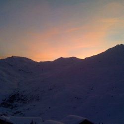 amazing-places-omg:  travellingsisters2015:  Nothing like a #sunrise over the mountains!  #skiing #mondaymotivation #mondaymountains #mountains #colorful #photography #nature #alps #france #ski #places #travel #travelgram  (at Avoriaz Ski Resort, France)