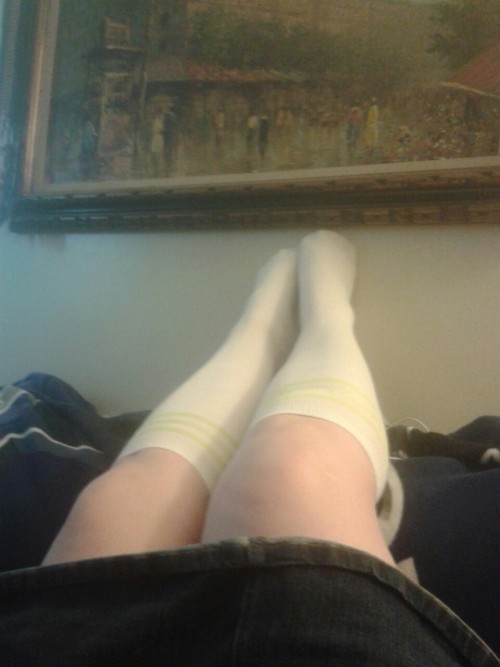 mylittlesecret1979:  All dressed and lounging on the couch.   Awesome legs