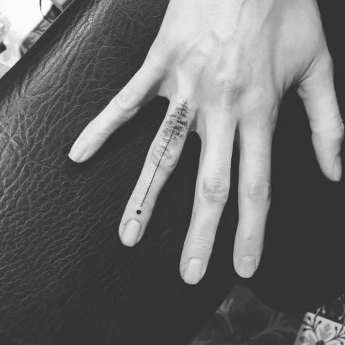 50 Awesome Finger Tattoo Ideas for Men & Women in 2024