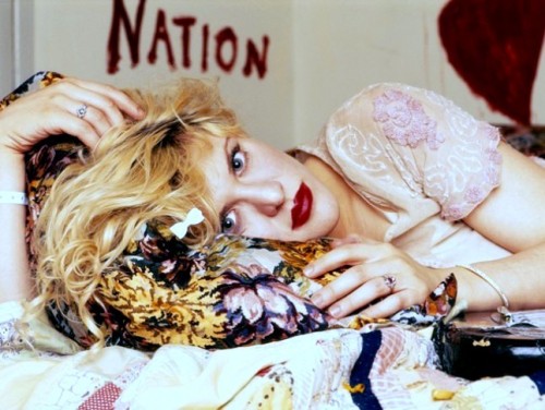 missisanfi:  Pregnant Courtney Love photographed by Alan Levenson in her and Kurt Cobain’s apartment, Los Angeles 1992 