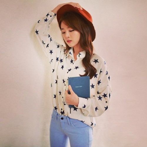 Yeee~ ha! #Woody style. Bongjashop Star Print Long-Sleeve #Blouse http://www.yesstyle.com/en/bongjashop-star-print-long-sleeve-blouse/info.html/pid.1035480158. #KoreanFashion #AsianFashion #Star