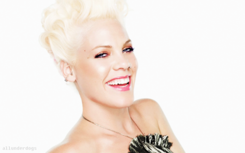 allunderdogs:  P!nk photoshoot for GLAMOUR in 2006