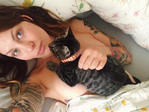 Porn Pics abchannahxyz:  Morning cuddles in bed for