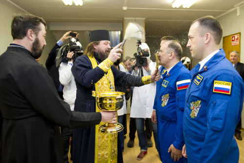 fyeahcosmonauts:The launch of Soyuz TMA-08M. According to tradition, the crew sign their room doors and are blessed by a