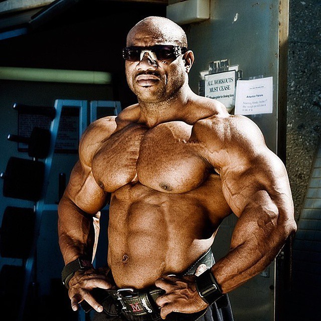 drwannabe:  Dexter Jackson   Yes Dexter Jackson  mmm