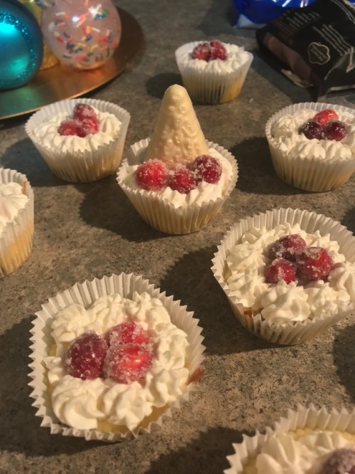megabadbunny:The Great Cookie Exchange 2k17: White Chocolate Cheesecake Cupcakes! (lightly sweet wit