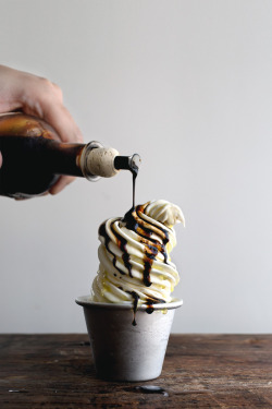 foodiebliss:  No Churn Mascarpone Soft-serve W Balsamic VinegarSource: Lady And Pups   Where food lovers unite.    