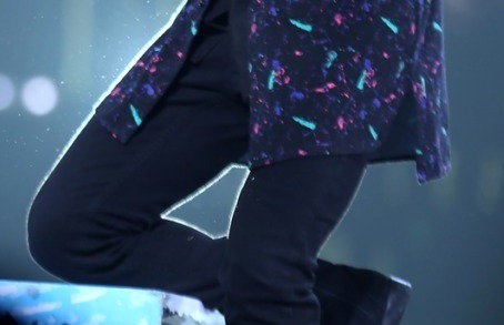 fallen-permanently-for-jinki:  Onew’s thighs, butt and legs appreciation post part 75