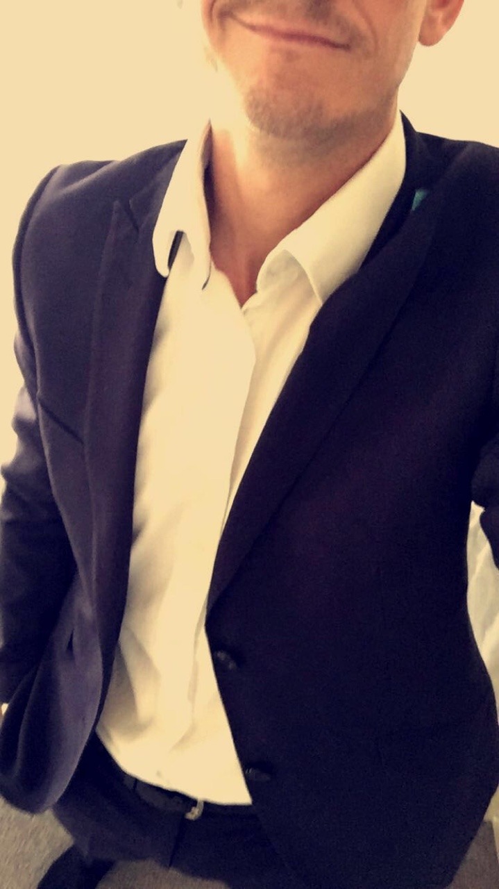 2curious2kno:  notuntilyousaypleasesir:  I love a new white shirt.   😎  A timeless