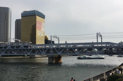 東武とヒミコさんとアサヒビール（チラッとホタルナさんも）。 (隅田川公園 浅草側)www.instagram.com/p/B-CVRz5j7sn/?igshid=1si8p4zh9w9