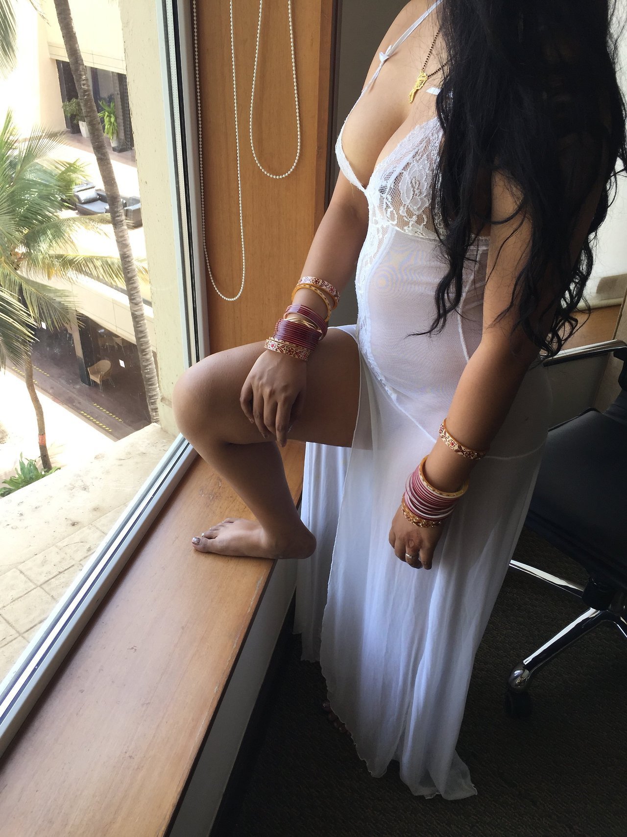 raj-pooja-clp:  Hotel mai poojaa nighty mai relax karate huya….. aachi lag rahi