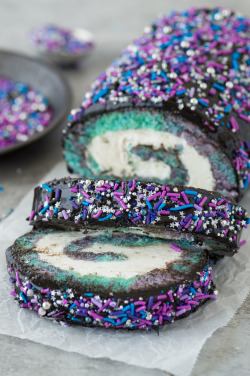 royal-food:  Galaxy Cake Roll