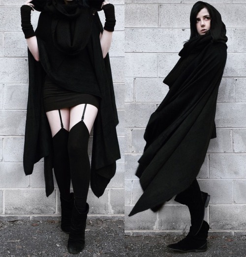crowrunner:  Void Walker ⚫️ Hooded dress - CrossfoxSocks - Sockdreams (sockdreams promo here!)Ig: ca