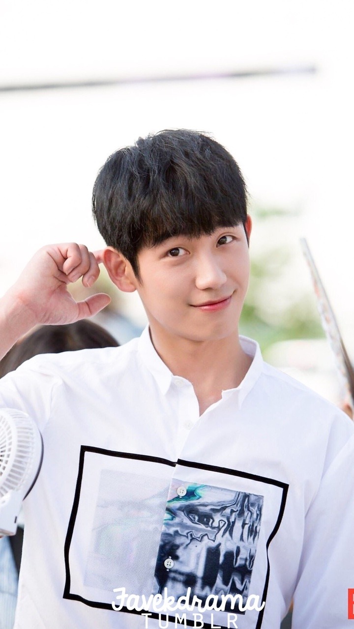 favekdrama:[Requested] Jung Hae in 😩🔥  I need some oxygen! His smile is killing