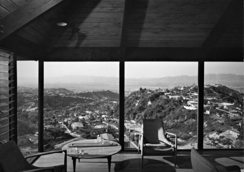 ofhouses:  610. Richard Lee Dorman /// Art Seidenbaum House /// Los Angeles, California, USA /// 1966OfHouses presents Record Houses, part IV.(Photos: © Julius Shulman. Source: The Getty Research Institute, Julius Shulman Archive; “Architectural Record