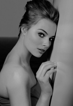 Margot Robbie Daily