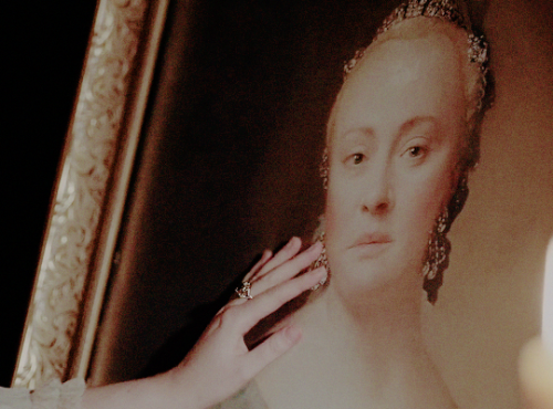 catherine-palace:Elizabeth and Catherine + hands