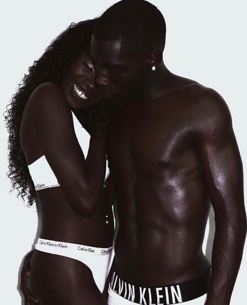 chleopatrapaige:  blackpeoplefashion:  Well this is beautiful as fuck 😍🍫  I love the contrast!