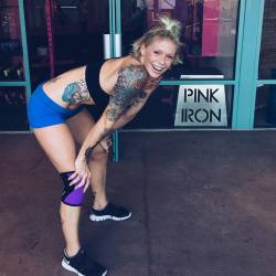 bridgetblonde:  Can a girl catch her breath damn! 😋 Peep my snapchat: bridgetblonde 💕 for a damn good #WOD @pinkiron 💪🏻 #fitness (at snapchat: bridgetblonde 💕)