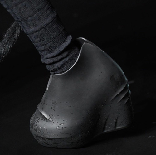 Trendy Boot for FW21: Early 2000′s Lady Gaga style inspired. Futuristic industrial puff platform chu