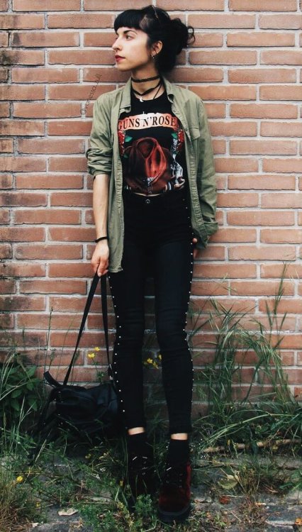 f-a-s-h-i-o-n:Look by: @vanessa_zull #outfit #female #girl #woman #fashion #style #grunge #goth #dar