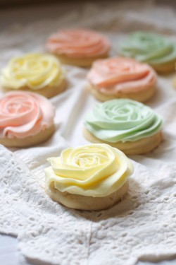 Sweetoothgirl:  Pastel “Rose” Sugar Cookies