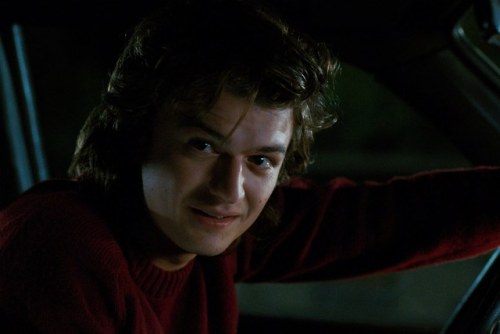 famoushotmen: myperfectionnmyblog:  Joe Keery   All about his chest hair.  