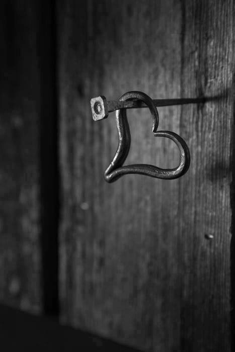 sirhardnight:  seekingasanctuary:  He owned my heart, yet he never kept it with his