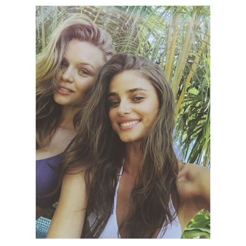 taylor_hill: Island girls @josephineskriver @victoriassecret