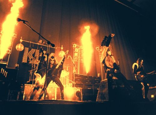 chrisgoesrock:  Kiss Alive 1975 