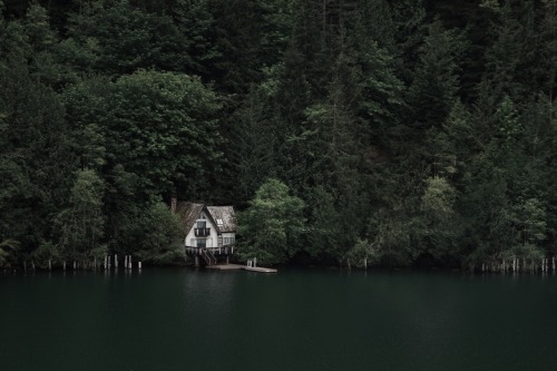 kodiakstag:  Lake side cabins // Crescent Lake, WA