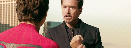 k2sodone: Tony’s left arm still hurting and trembling after being crushed by a car in Civil War  Bonus: You can see his helmet showing his injured arm 