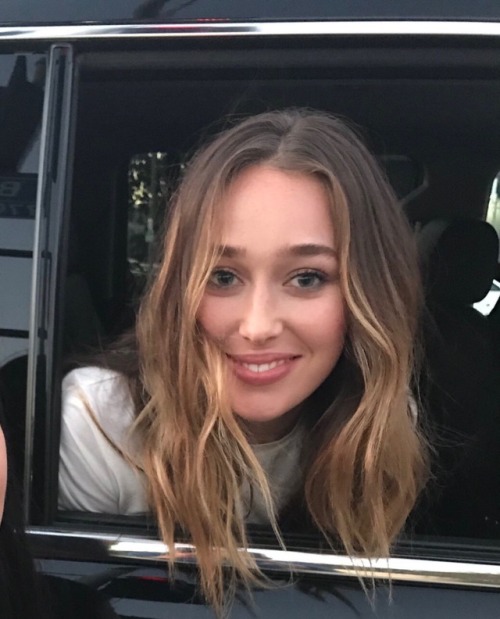 commanderlexaofthegrounders:Alycia Debnam Carey recording Talking Dead ❤️