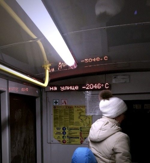 weirdrussians: It’s getting warmer. The screen reads “Outside is -2046° C” (-3