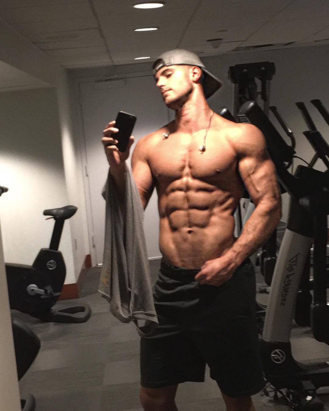hotstudsdaily:Logan Ponder