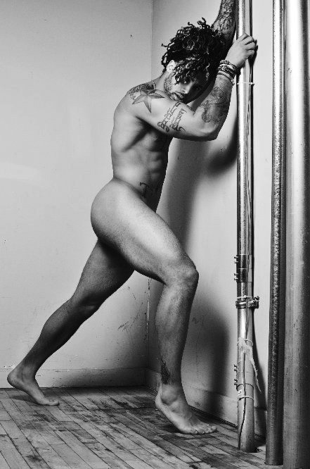 black-mens-skin:  The archive:http://black-mens-skin.tumblr.com/archive  He has a nice ass