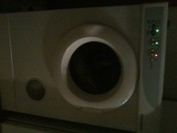Forgot about my washing.. Now i have to wait until the dryer is done until i can sleeps :c