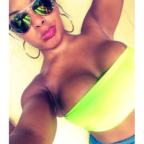 chantellexoxoblr:  Why is she soo hot? WCE