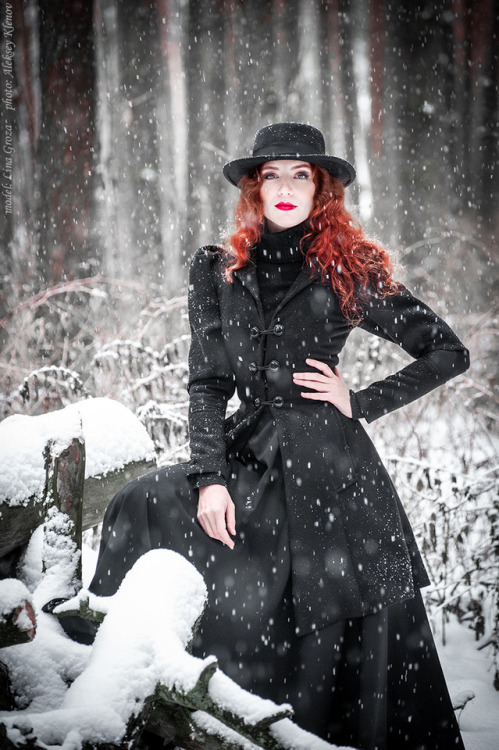 Fire in snowy forestPhoto - Aleksey KlenovModel, costume, MUAH, retouch - Lina Groza❤ If you want to