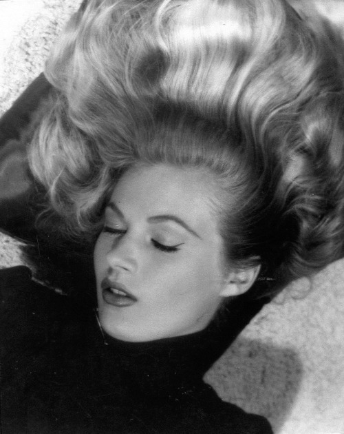 maureensadoll:Anita Ekberg in ‘58