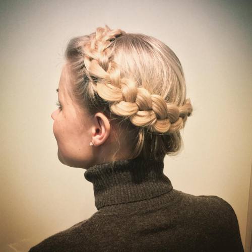 A #halobraid or #crownbraid for December 1! #braid #braids #plait #hair #updo #blond #blonde #hairdo