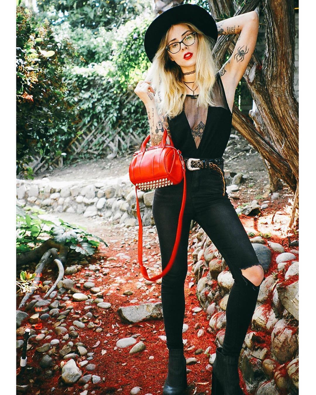 Had bae snap some pics of my look yesterday. 💋 My bag from @avenue32 matched the