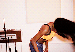 niggaimdeadass:  my weave long and my pussy good!!! 