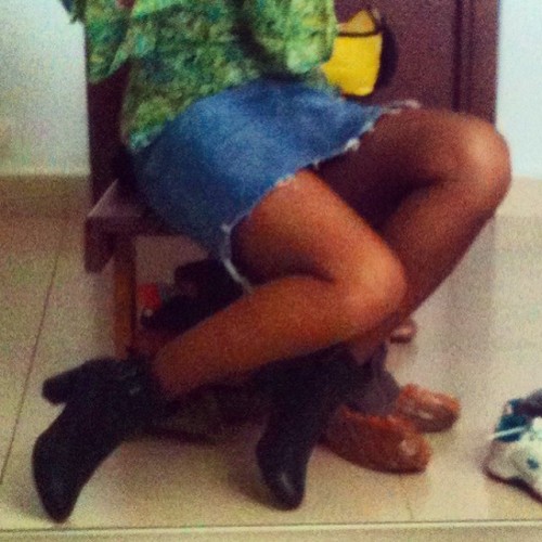ifeetfetish:  Пора пользоваться ногами #частитела #bodyparts #legs #footfetish by zlukha http://ift.tt/1iYidnU