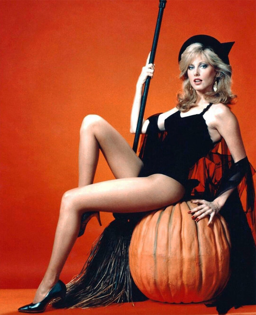 cdjd2020: 20th-century-man: Morgan Fairchild Morgan and her incredible pantyhose legs!!!