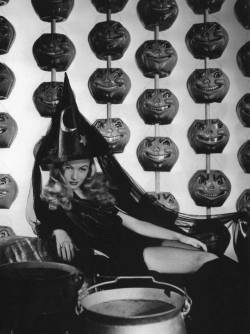 Pinup-Babes:  Veronica Lake Vintage Witch Pinup Https://Pinup-Babes.tumblr.com/Pinup