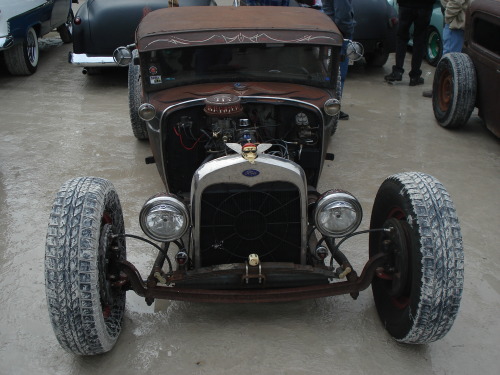 royboyprods:  freakyz26c:  Hunnert Car Pile Up 2009  I’d recognize that mud anywhere! Such a cold day (only in the 30’s but we were all expecting 50’s) The last Morris show.