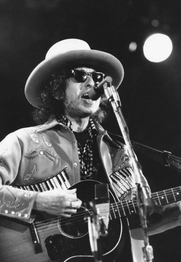 bobdylan-n-jonimitchell:  Dylan at the Astrodome’s “Night of the Hurricane,”