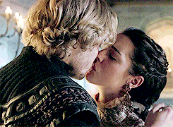 winar:  7 DAYS OF FRARY // DAY 5: Your favourite kiss 1x13 “The Consummation”