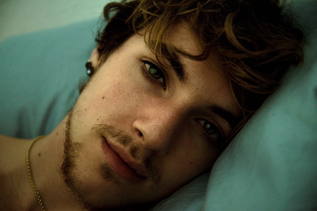 ohthentic:  queer: ohthentic.tumblr.com 